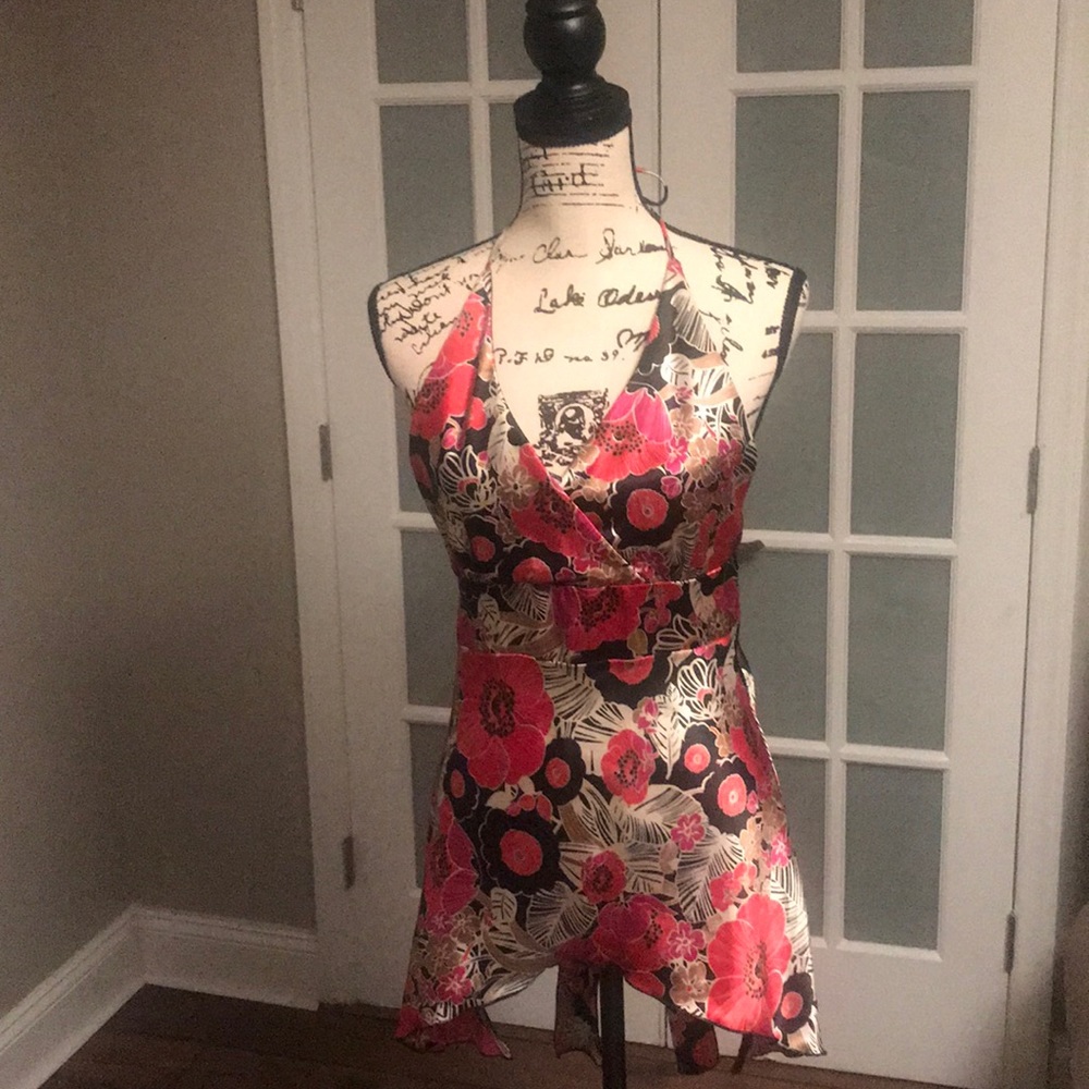 V front and backless shirt